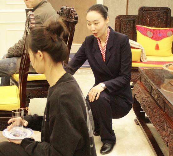 西安商务会所哪环境优雅？老同学李明为接待客户发愁